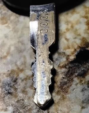 KEY - STRATTEC - STRATTEC / A.R.E. / DELTA / KNAPHEIDE / LEER / SNUGTOP / STAHL / ADRIAN / HOLDEN (TIGERSHARK-LASER CUT- TIP STOP) | TRUCK TOPPER / TOOLBOX LOCKS | LOCK CODE FOUND ON BACK OF LOCK HOUSING | DOUBLE-SIDED CUT KEY more images