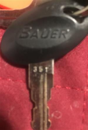 Bauer, Code 318