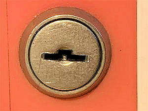 KEY - COMPX CHICAGO - CHICAGO (GCODE/FRAMON - KEY BLANK: CENTER GROOVE SIDE UP - LASER CUT) | DOUBLE-SIDED CUT KEY | CHICAGO PATTERN KEY, WAVY CUTS | MEILINK / HERCULES SAFE-T-VAULT more images