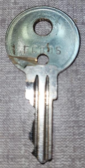 set of 2 replacement keys cut to your TRUCK TOOL BOX key code EC801-EC820 DeeZee 