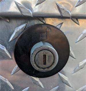 Kobalt truck tool box sales lock replacement
